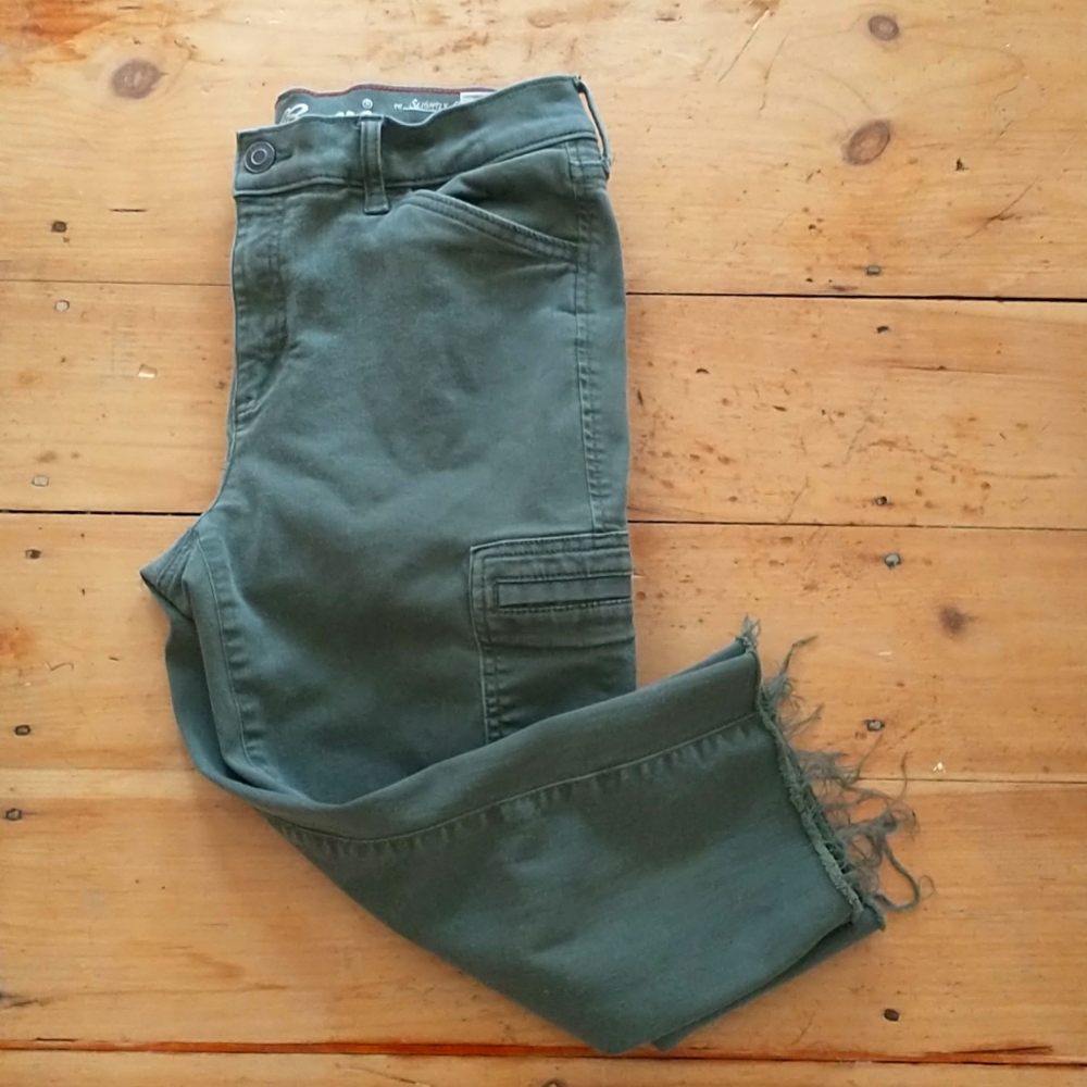 EB Army Green Slightly Curvy Cargo Cutoffs